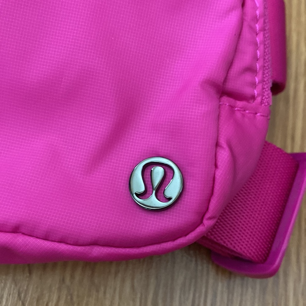 β€οΈ Lululemon Pink Everywhere Belt Bag Original Strap - Picture 2 of 6